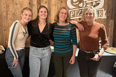 De medewerkers van de winkel bij Berg's Bakery