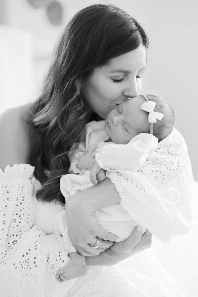 Dreamy bright and white newborn photos by Singleton Photography-54