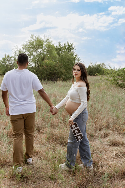 Engagement shoot capturing genuine, romantic moments between couples, showing the connection, love, and excitement as you begin your journey together.