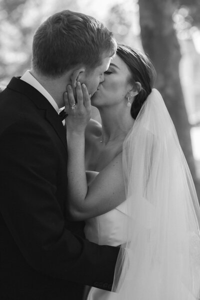 Jordan Grover Photo is a wedding photographer serving St. Louis, Central, and Eastern Missouri as well as travel + destination weddings. Jordan Grover Photo is an editorial and documentary style of photography.