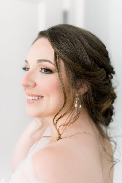 closeup of bride's makeup and hair