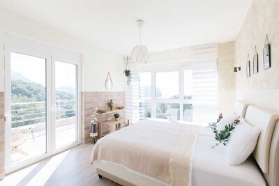Double room with big window front