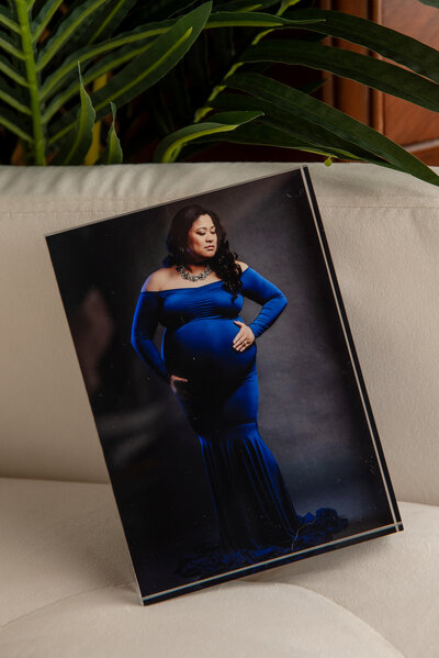 Gold framed print of pregnant mom from her maternity session