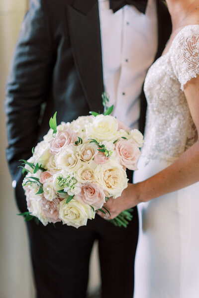 Blush white bridal bouquet