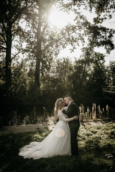 Bruiloftsreportage op buitenlocatie door trouwfotograaf uit Nissewaard