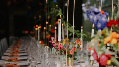Beautiful wedding banquet table setting at Cliff at Lyons venue, captured by Organic Love Story.