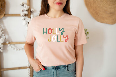 tshirt-holly-jolly-model-peach