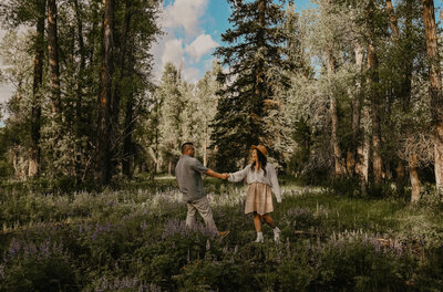 Dreamy sunrise couples photo shoot in Wyoming