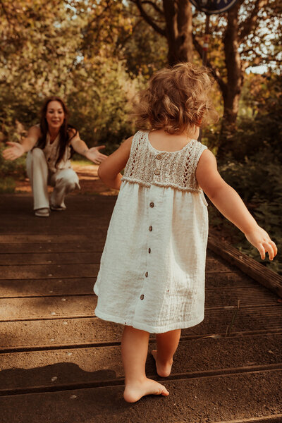 Fotoshoot buiten op locatie in Nissewaard met ontspannen sfeer
