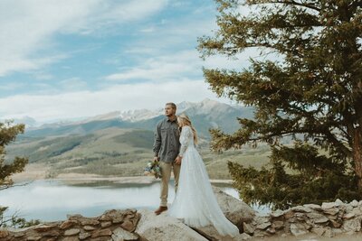 Couple snuggled close and looking off into the distance during their Colorado elopement