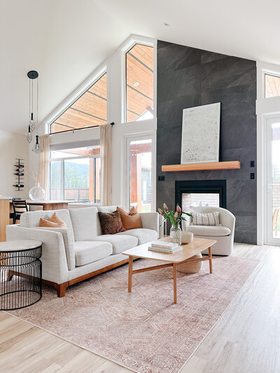 Living room design with floor to ceiling indoor outdoor fireplace
