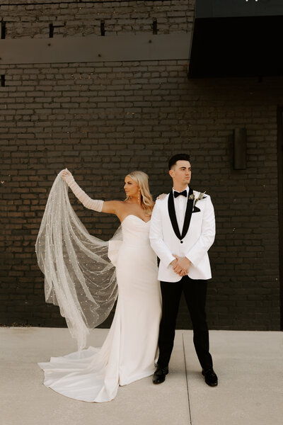 Inspiration to help youcreate a classy black-and-white  wedding to life from attire to the most perfect details.