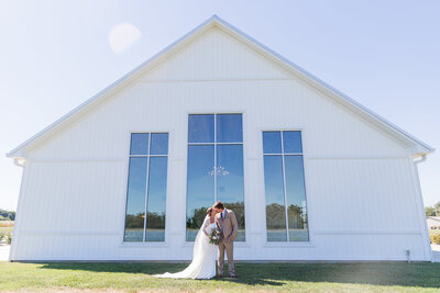 Explore beautiful wedding moments captured by Shayna Johnson at Yates Chapel and Events Center. From the intimate first look to timeless bride and groom portraits, every photo tells a unique love story. Discover how Shayna’s natural, joyful style highlights the elegance of your wedding day at this stunning venue.
