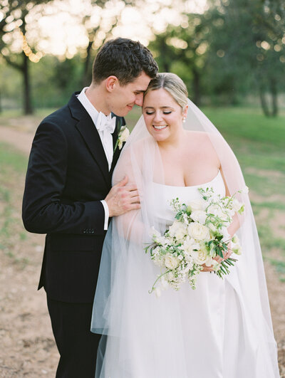 bride-and-groom-portraits-north-texas-lazy-s-hacienda-wedding-19