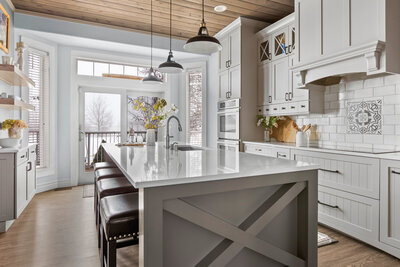 Modern farmhouse kitchen design styled by Doeur d'Alene interior designer Sarro Design.