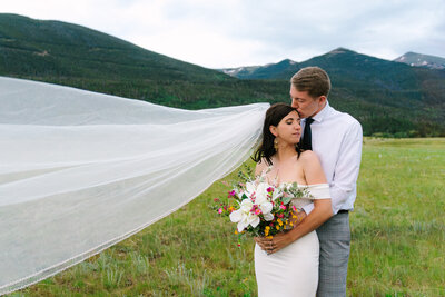 bride and groom in colorado mountains