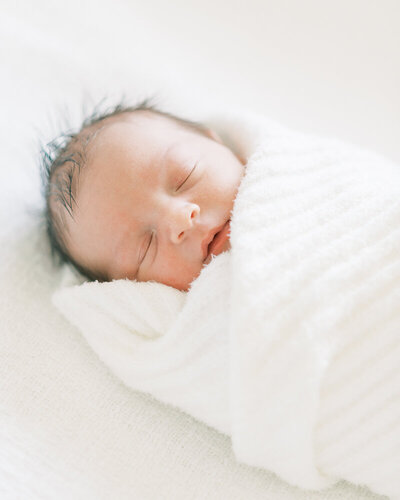 neutral-home-newborn-photography-1