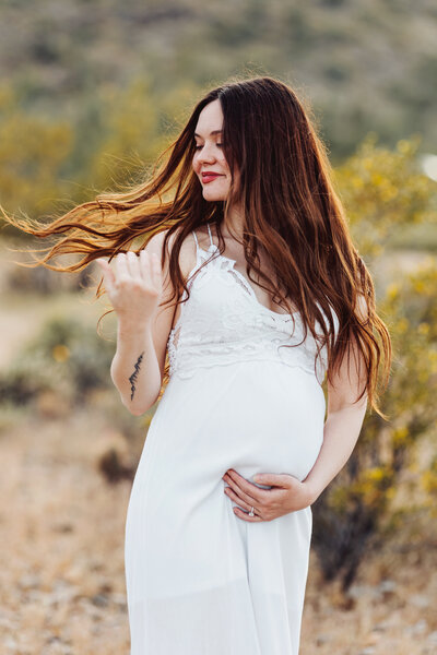 Pregnancy picture in the desert