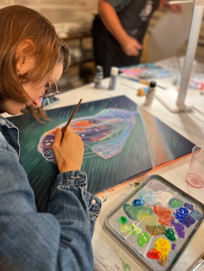 who is the owner of Grateful Gourmet. Desi Bagnell owner of the Grateful Gourmet. Chef deadhead local influencer to the mount holly community, mom shining star and over all great person. 