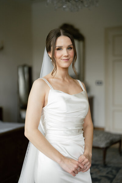 Specializing in soft glam bridal looks, we help brides in Paris feel their most beautiful on their wedding day with a natural, glowing finish.