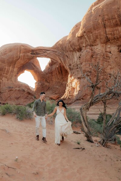 arches-national-park-couple-photoshoot-