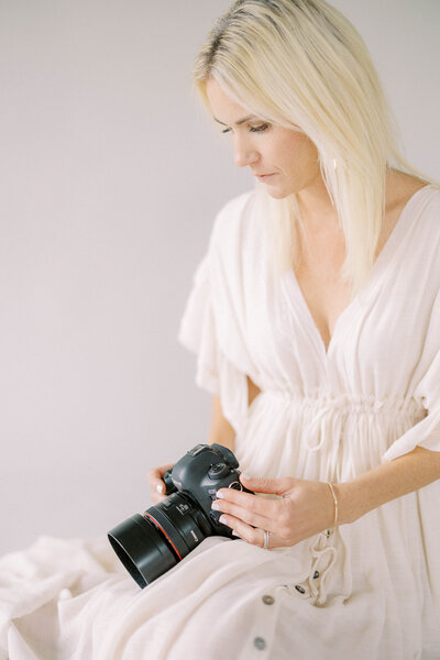 kids playing floor hockey from learn to use your camera for mothers course