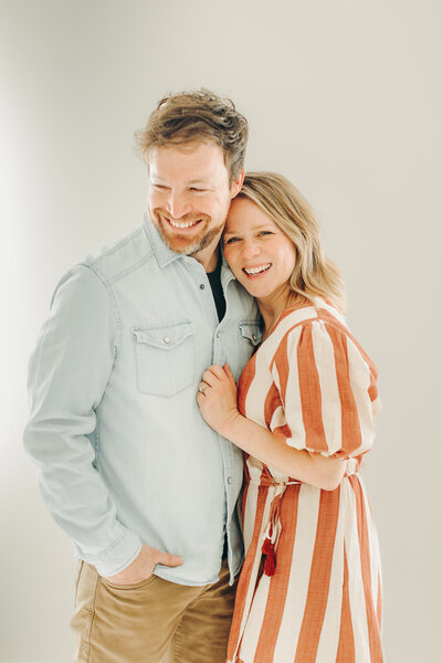 Engagement Photo Pose Ideas - Best Poses for Engagement Photos