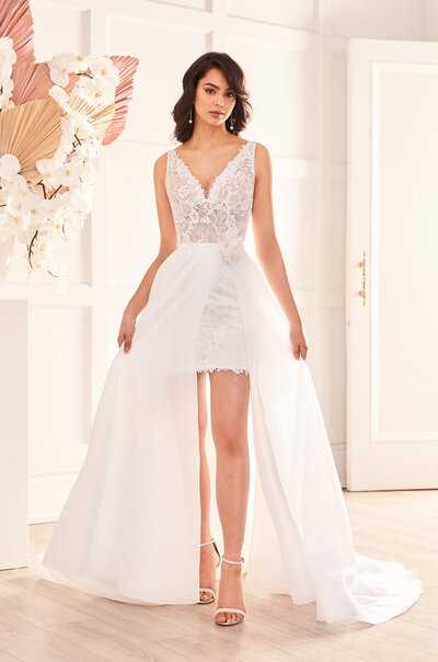 Paloma Blanca Style 4884 is a luxurious satin gown with tasteful cut outs on the bodice, and a removable bow and train on the back. Perfect if you are looking for two different looks on your wedding day! The empire and waist seam details on the bodice will provide excellent definition at your waist, perfect for Banana body types.