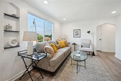 Vacant home staging with contemporary furnishings to showcase spacious living areas