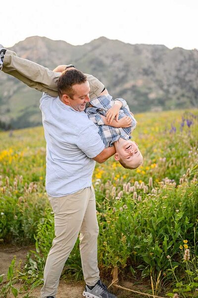 UT family photos in lavender field with little kids