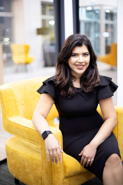 Portrait Photographer specialising in women's portraits offering Personal Branding, Business Branding, Headshots, Makeover Photoshoots in Mississauga, Oakville, Milton, Burlington, Toronto, GTA