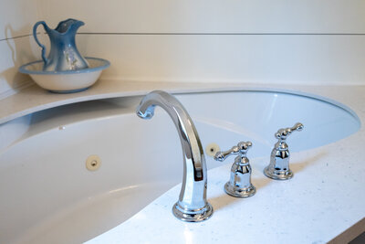 832 Hwy  7A main bath (1)