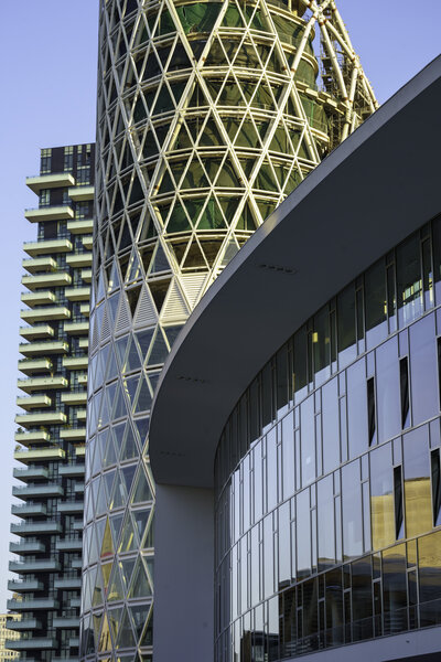 milan-italy-modern-buildings-at-gae-aulenti-squa-2025-01-09-15-17-01-utc