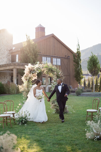 backyard-wedding-with-floral-arch-midway-utah