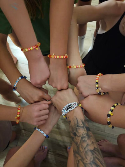 Friendship bracelets for your kids birthday party