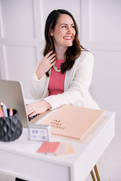 Stephanie Seija Content Marketing - woman at desk with laptop