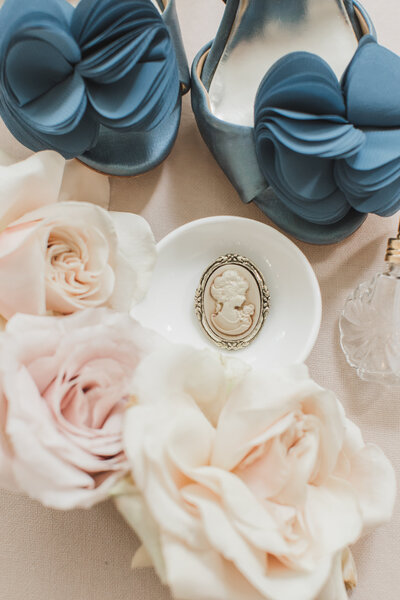Wedding Photographer & Elopement Photographer, bride's accessories