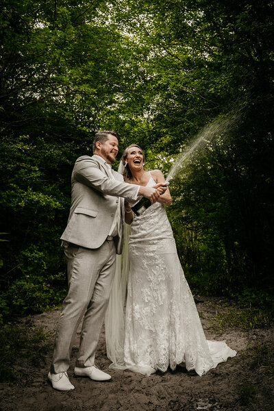 Bruiloftsreportage op buitenlocatie door trouwfotograaf uit Nissewaard