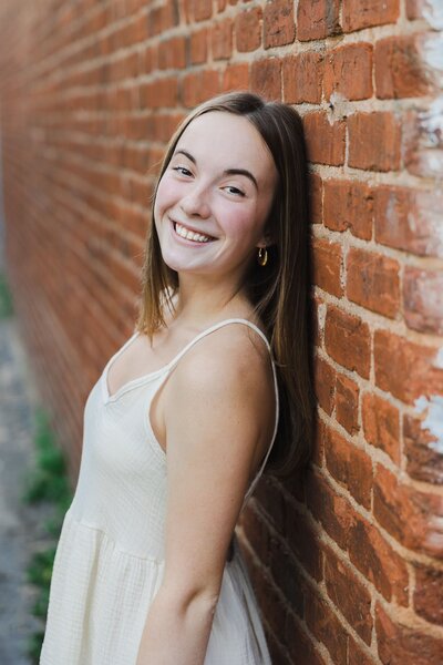 Monroe-photographer-focused-life-photography-senior-brick-wall