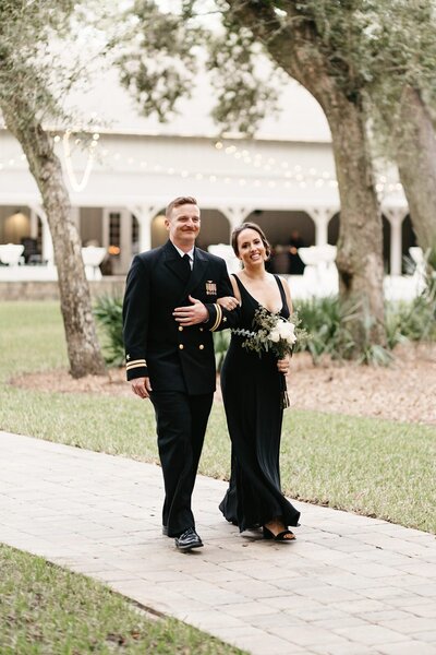 Groom and MOTG with bouquet at bowing oaks wedding jacksonville FL