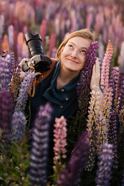 the adventure wedding and elopement photographer aimee flynn dances in Moab