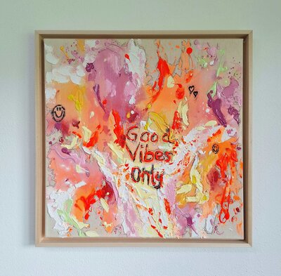 Acrylbild mit Schattenfugenrahmen, leuchtende Töne und plastische Texturen.