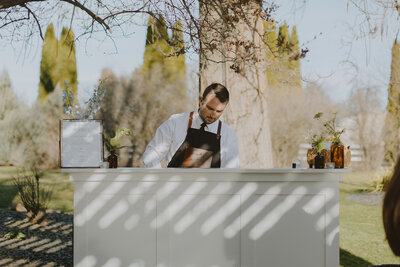 Liberty Homestead Mobile Bar serving drinks during cocktail hour and reception at the Cottage at Riverbend in Eagle Idaho captured by Kylie Morgan Photography
