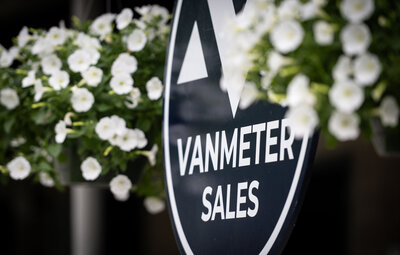 A sign for the VanMeter sales consignment at a Thoroughbred sale.