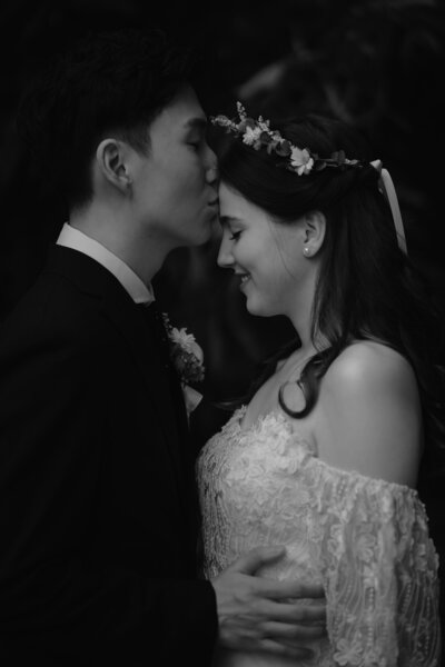 couple kissing at their korean wedding