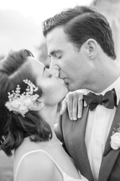 Wedding couple kissing at Gruene Estate Venue in Austin, Texas.