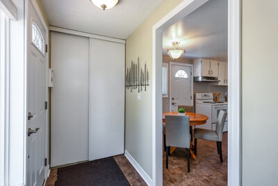 774 Downview foyer (2)
