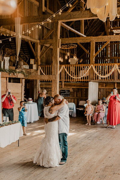 haley-givens-clark-ohio-little-mader-farm-dayton-saint marys-wapakoneta-lima-columbus-roanoke-howard-johnson-elegant-warm-best-natural-candid-302