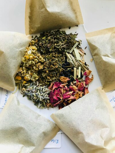 Herbal tea blend to support, restore and replenish mothers after childbirth.