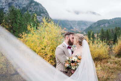 Let Samantha Immer Photography capture your intimate celebration with personalized and candid elopement photography services in Colorado. Experience an authentic and meaningful elopement with stunning photography.
